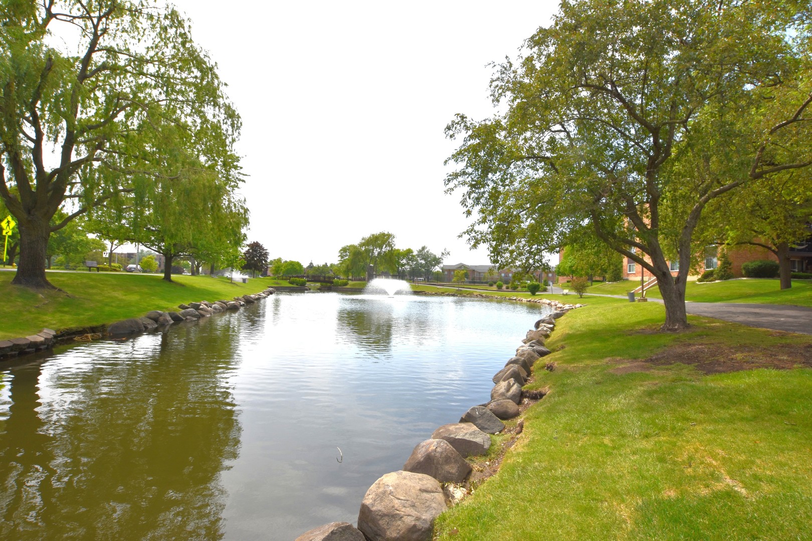 500 W Huntington Commons Road #157, Mount Prospect, IL 60056