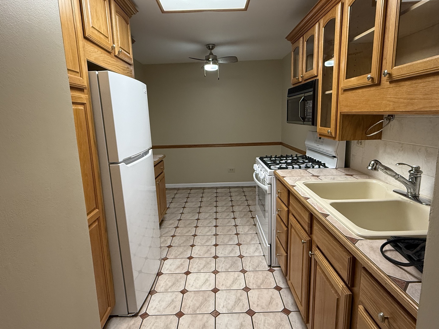 9520 Mayfield Avenue #212, Oak Lawn, IL 60453