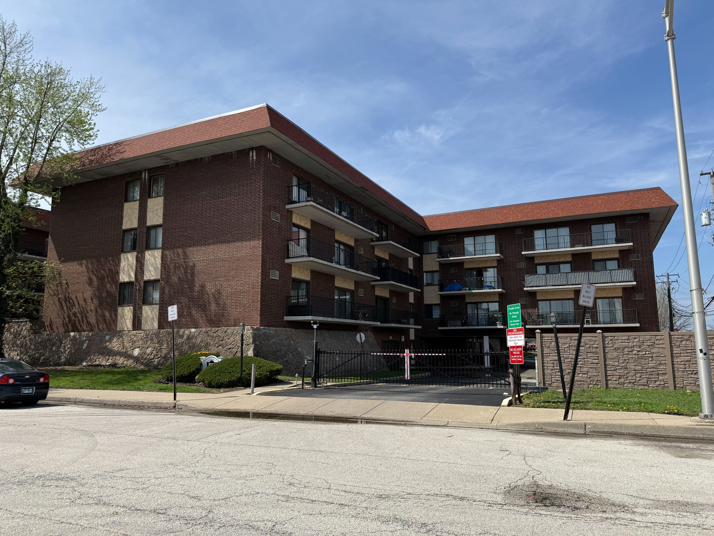 9520 Mayfield Avenue #212, Oak Lawn, IL 60453