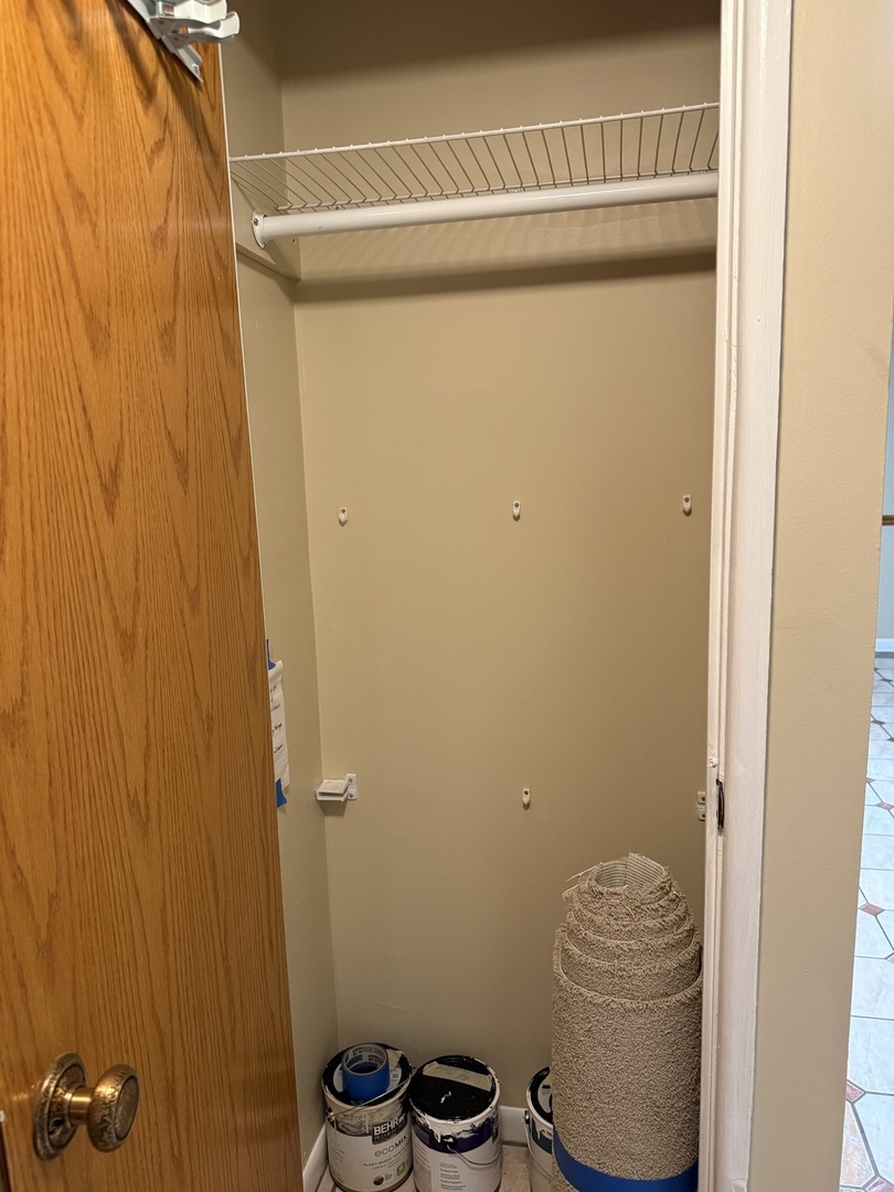 9520 Mayfield Avenue #212, Oak Lawn, IL 60453