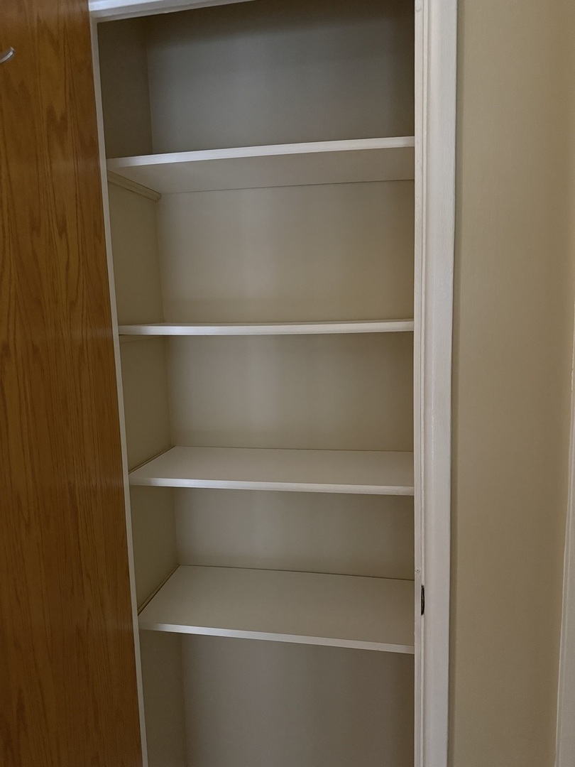 9520 Mayfield Avenue #212, Oak Lawn, IL 60453