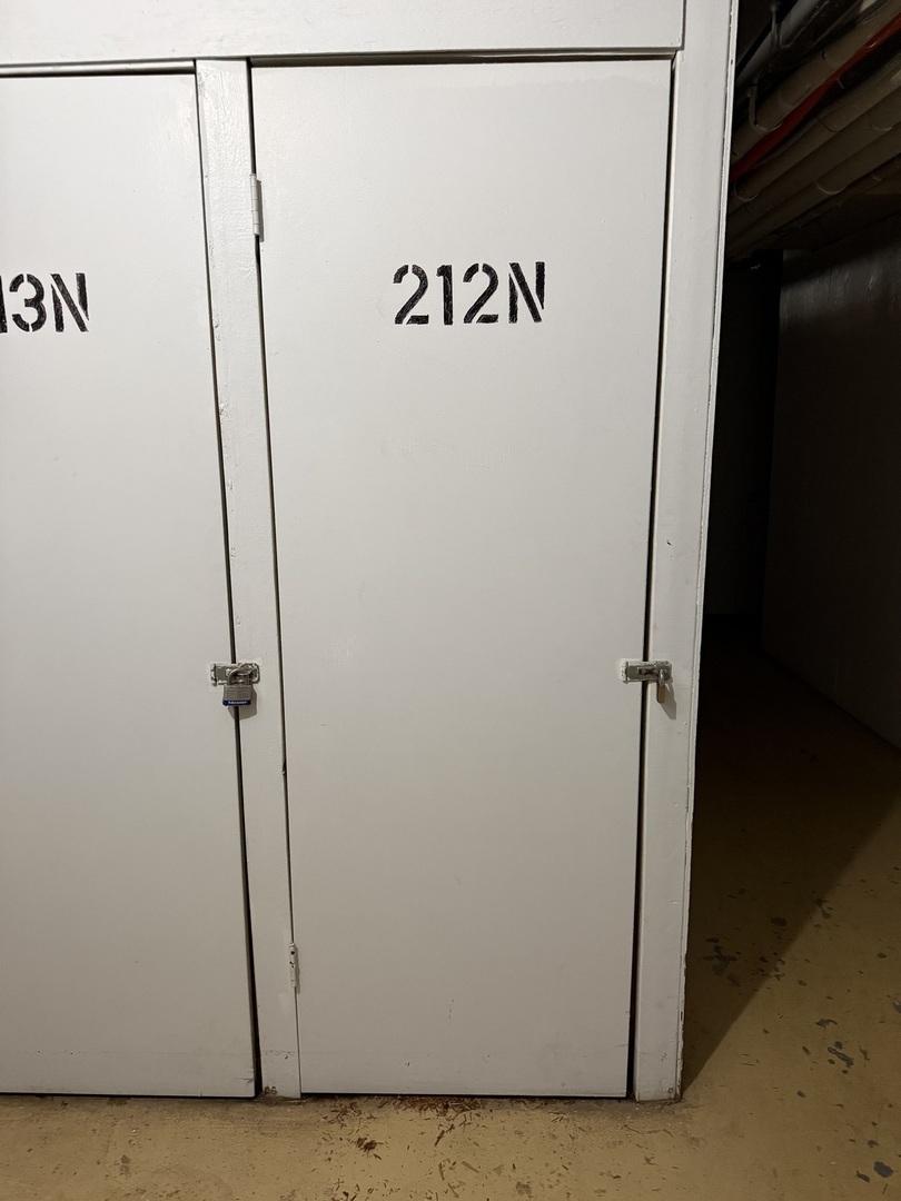 9520 Mayfield Avenue #212, Oak Lawn, IL 60453