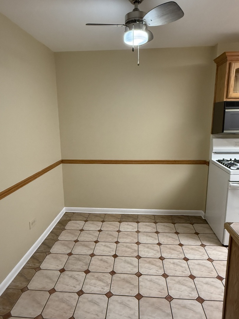 9520 Mayfield Avenue #212, Oak Lawn, IL 60453