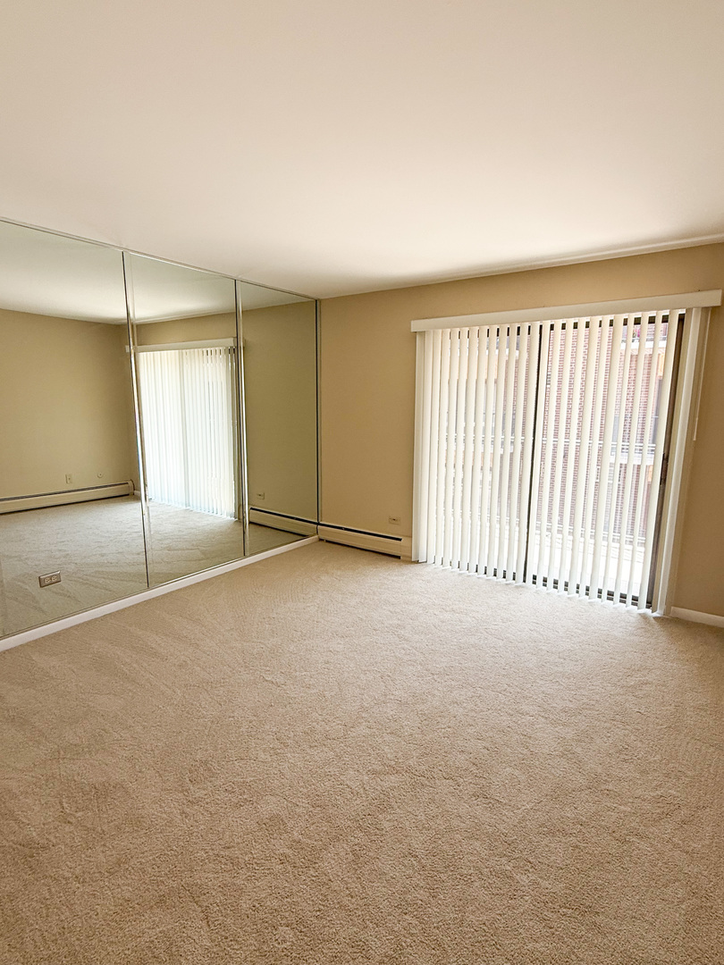 9520 Mayfield Avenue #212, Oak Lawn, IL 60453