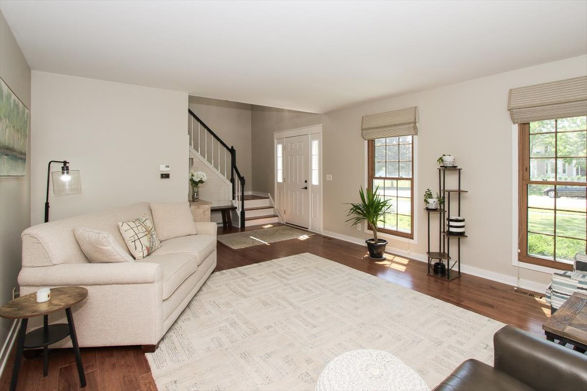 1179 Hanover Drive, Batavia, IL 60510