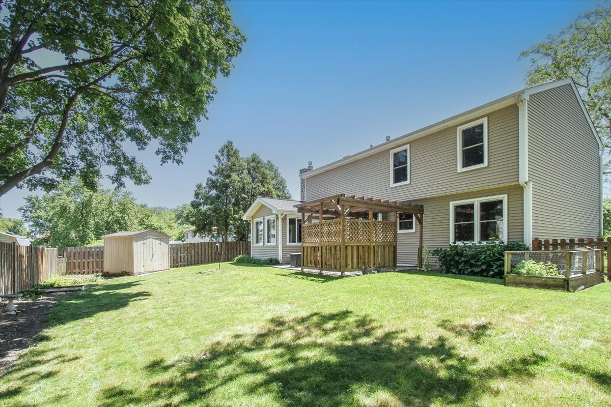 1179 Hanover Drive, Batavia, IL 60510