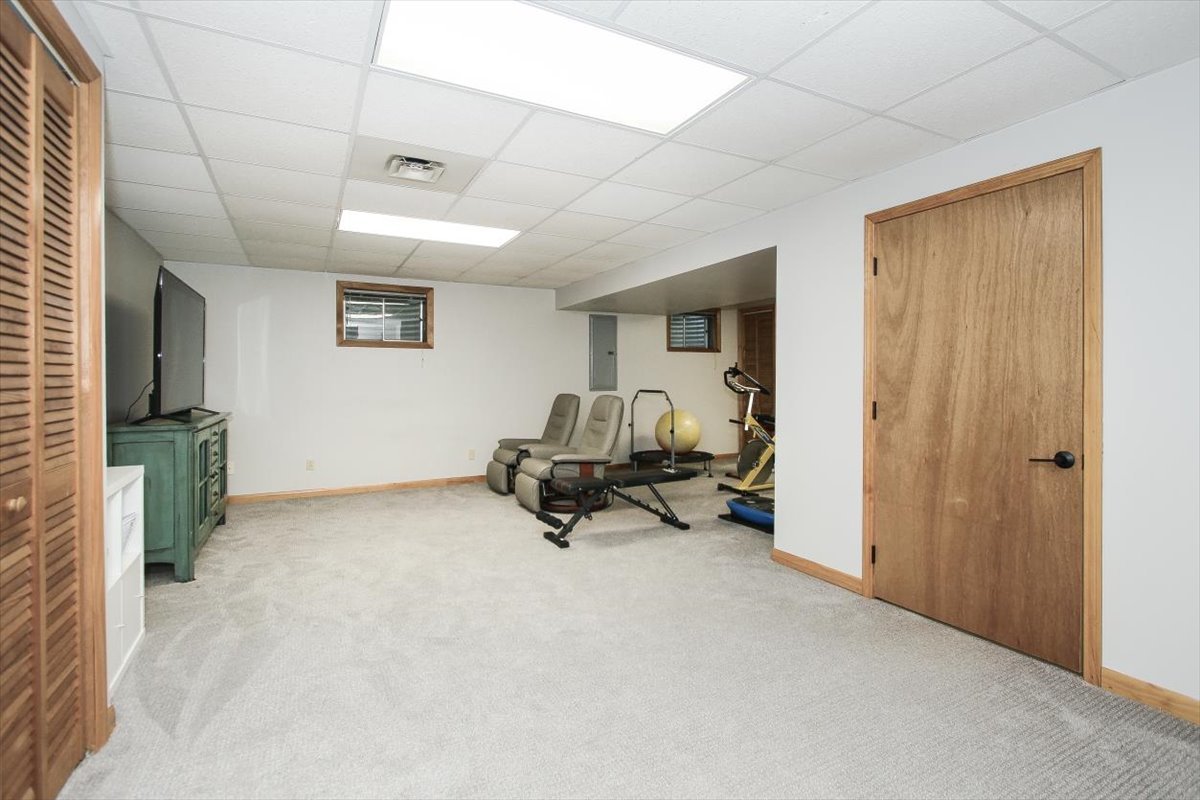 1179 Hanover Drive, Batavia, IL 60510