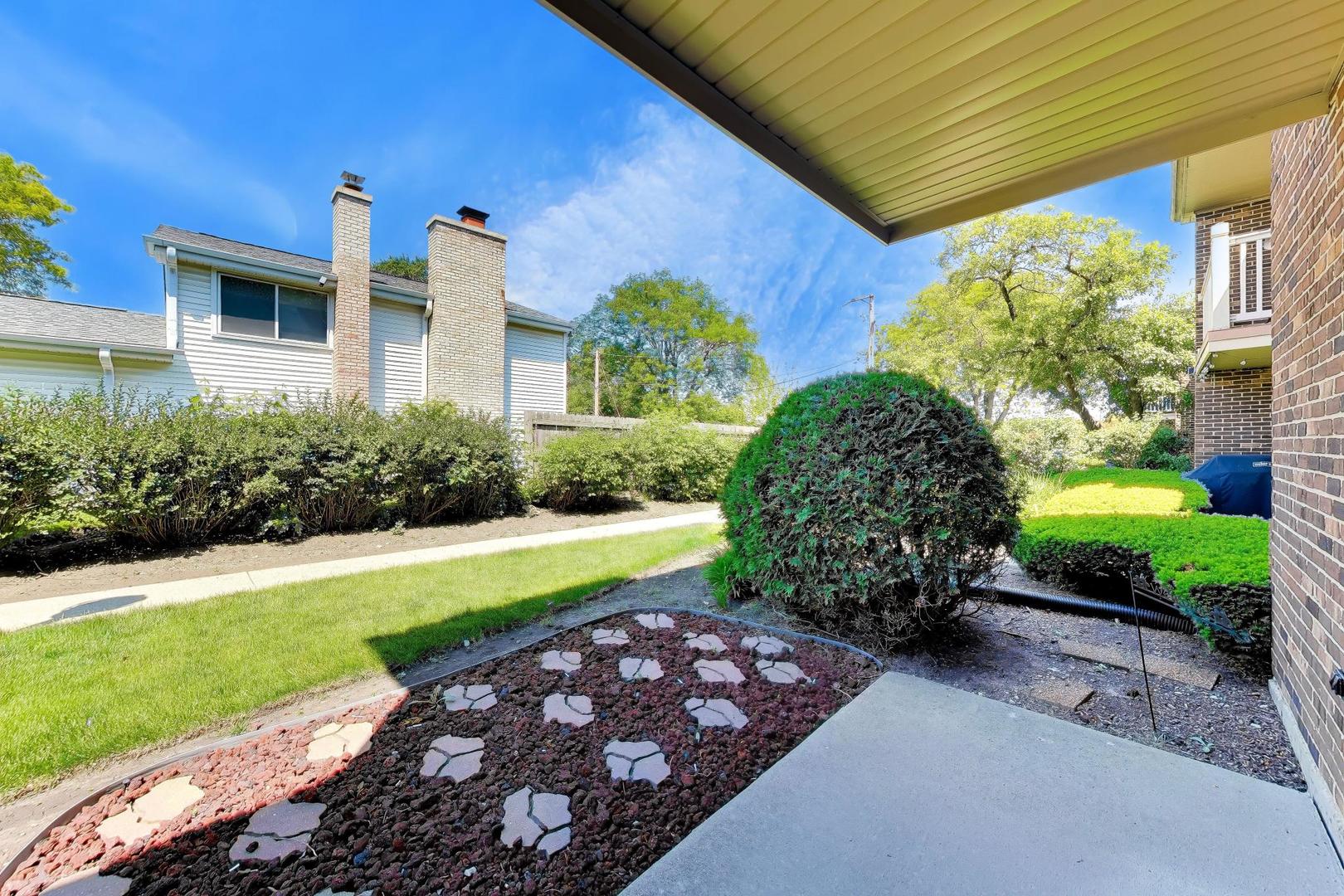 906 W Alleghany Drive #1B, Arlington Heights, IL 60004