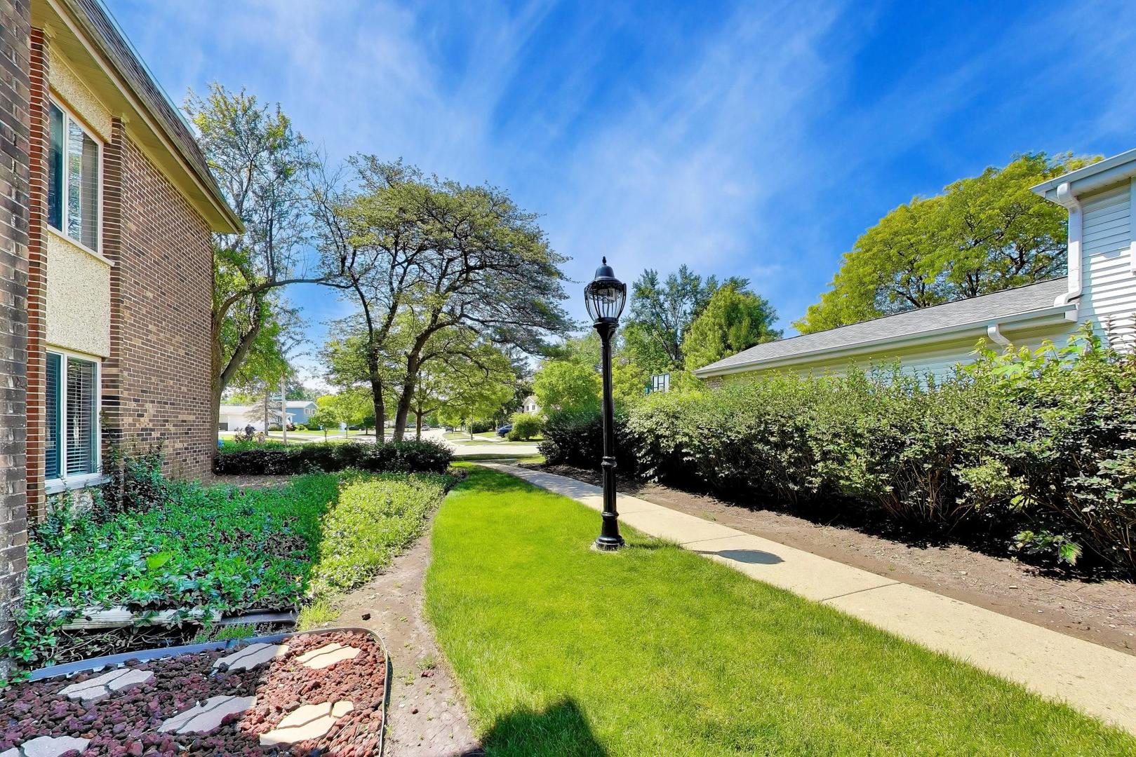 906 W Alleghany Drive #1B, Arlington Heights, IL 60004