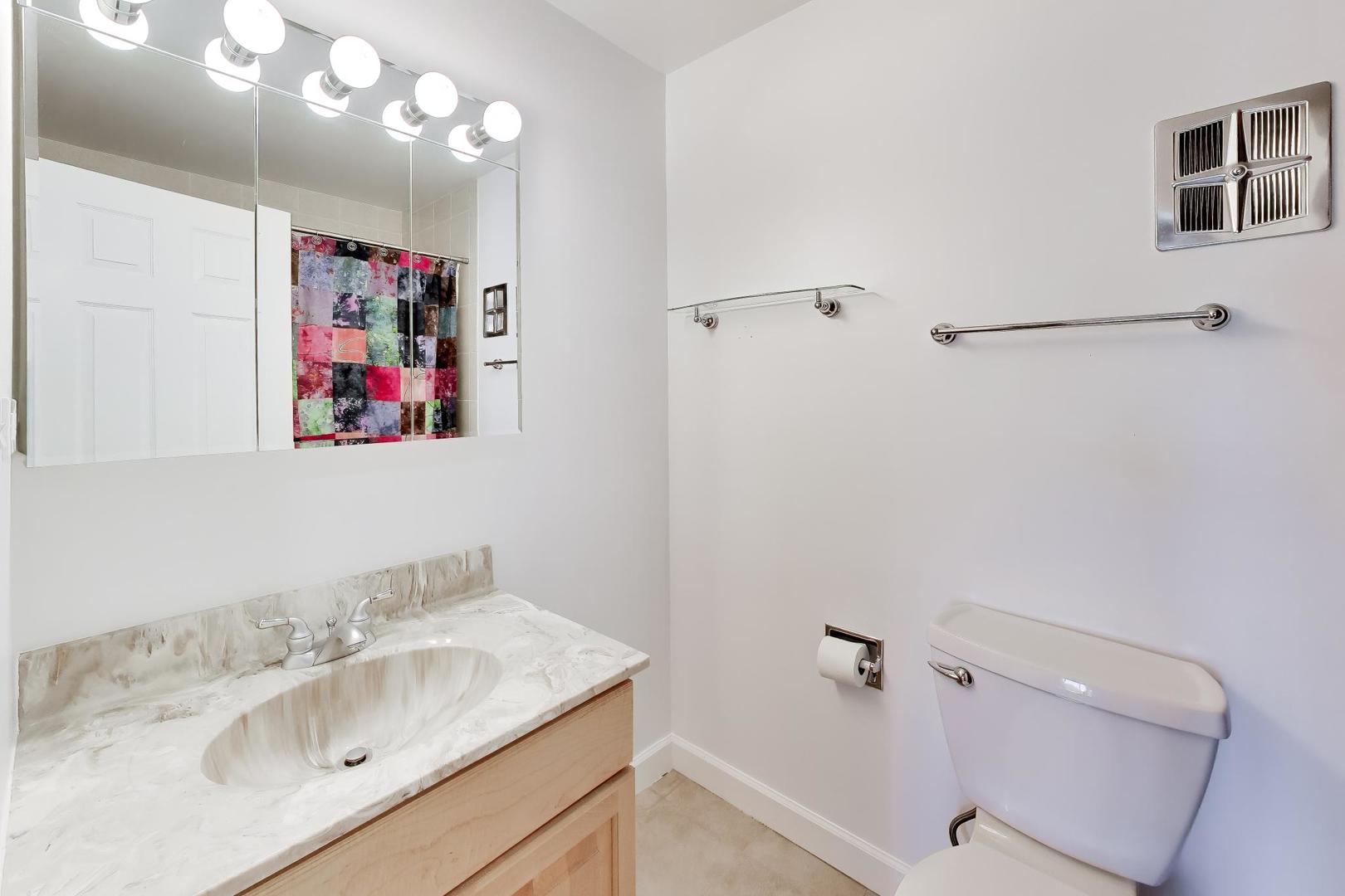 906 W Alleghany Drive #1B, Arlington Heights, IL 60004