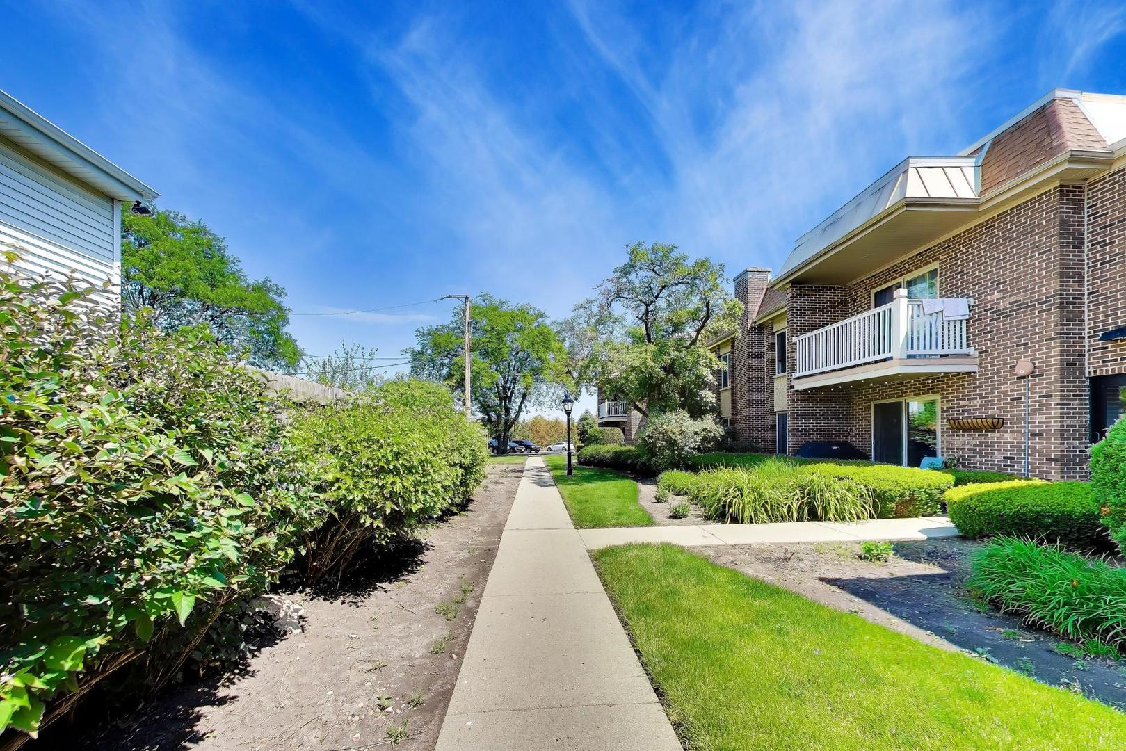 906 W Alleghany Drive #1B, Arlington Heights, IL 60004