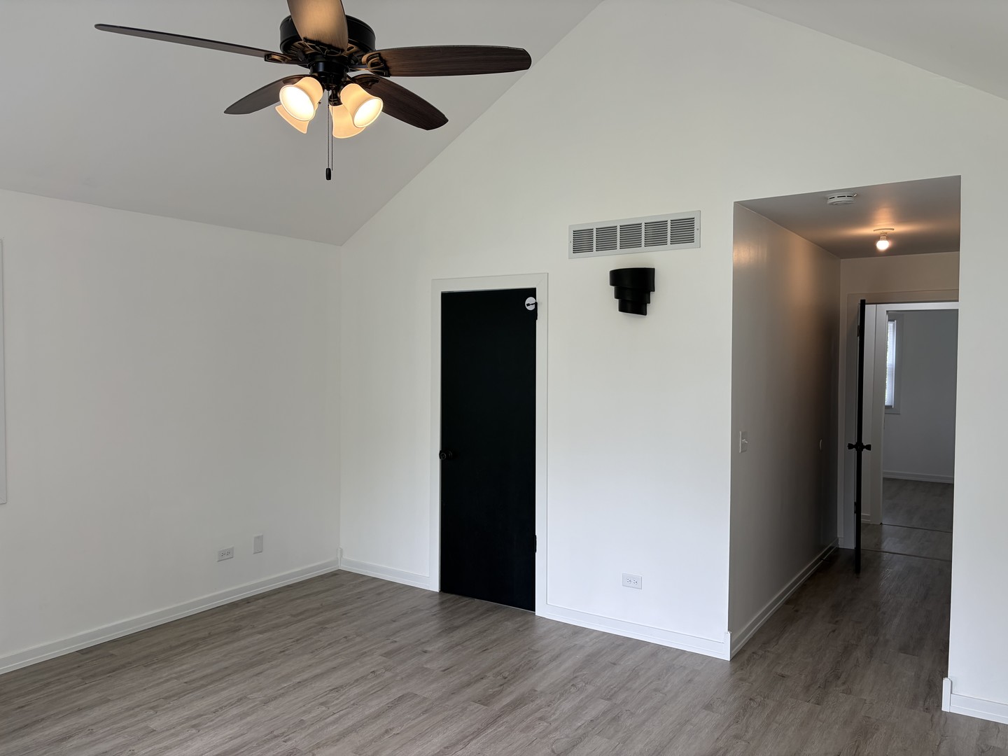 8365 W Lincoln Highway, Frankfort, IL 60423