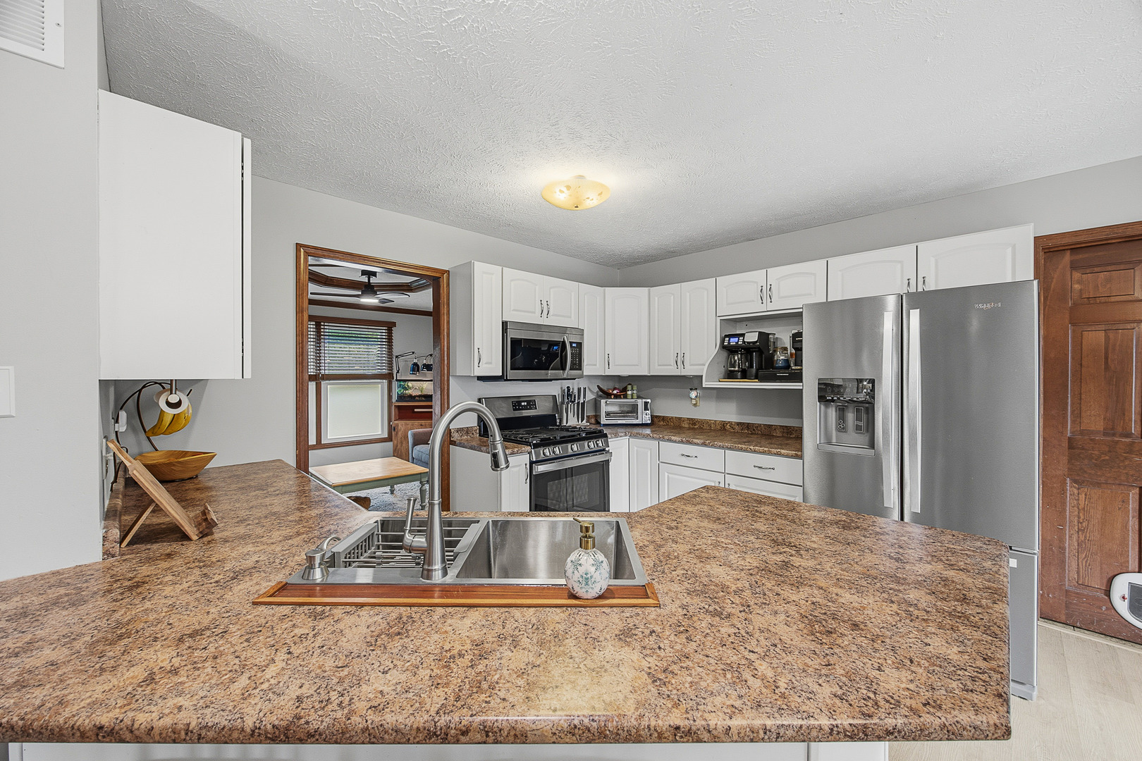 1203 Royal Pointe Drive, Bloomington, IL 61704