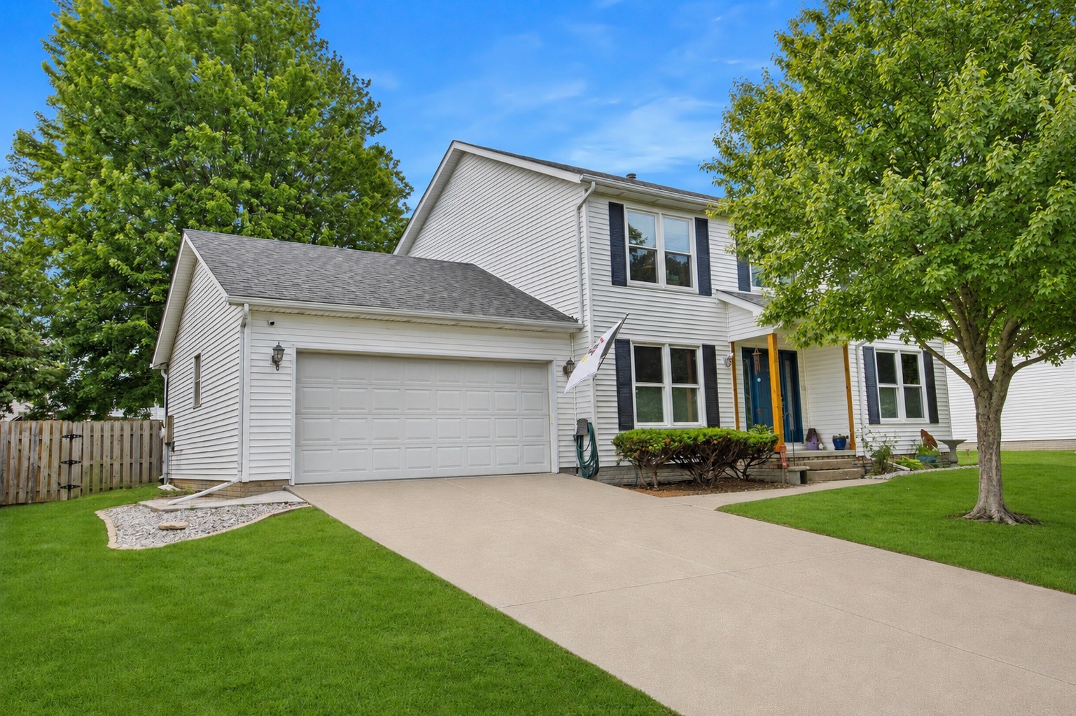 1203 Royal Pointe Drive, Bloomington, IL 61704