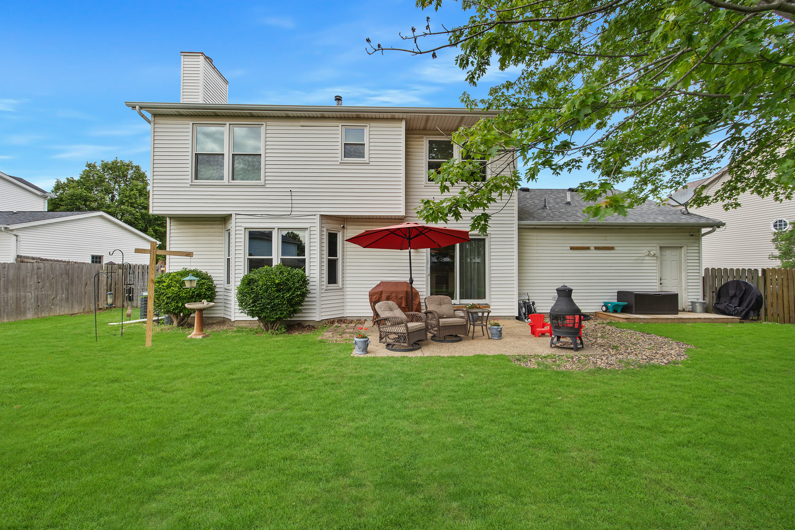 1203 Royal Pointe Drive, Bloomington, IL 61704