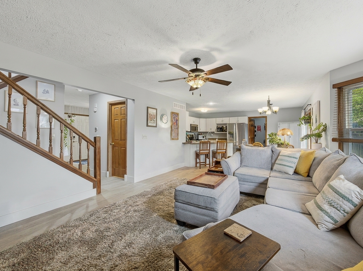 1203 Royal Pointe Drive, Bloomington, IL 61704