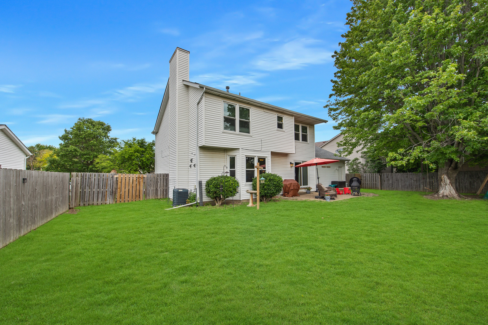 1203 Royal Pointe Drive, Bloomington, IL 61704