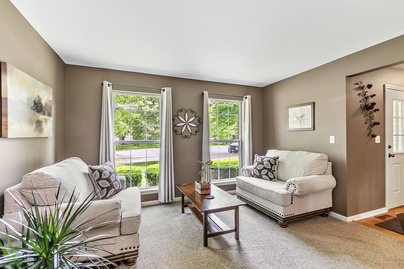 204 Dickens Trail, Elgin, IL 60120