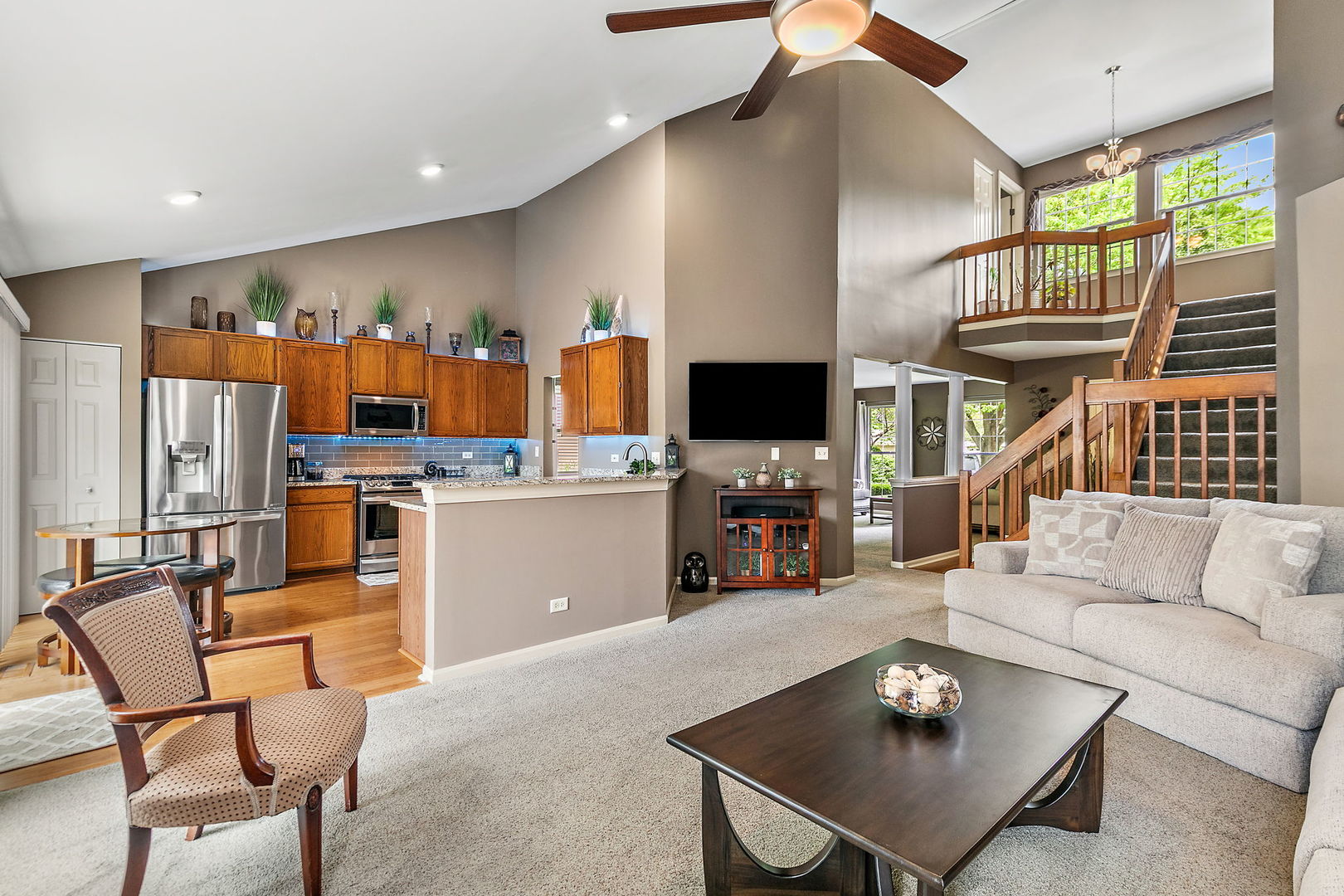 204 Dickens Trail, Elgin, IL 60120