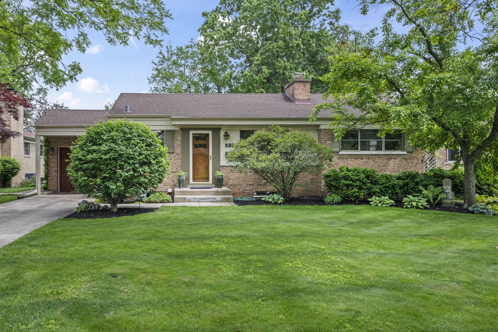 215 N Lincoln Lane, Arlington Heights, IL 60004