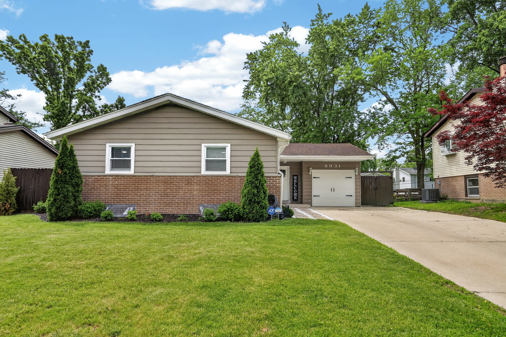 8931 Sandra Lane, Hickory Hills, IL 60457