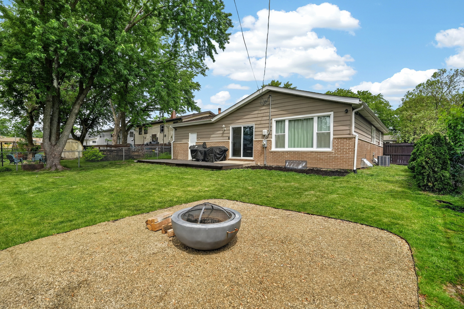 8931 Sandra Lane, Hickory Hills, IL 60457