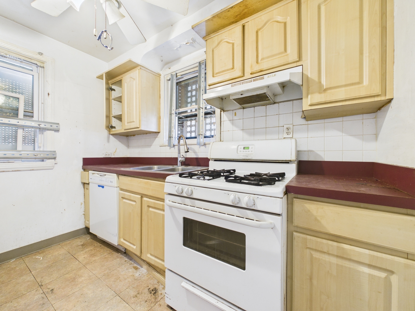 10009 S Emerald Avenue, Chicago, IL 60628