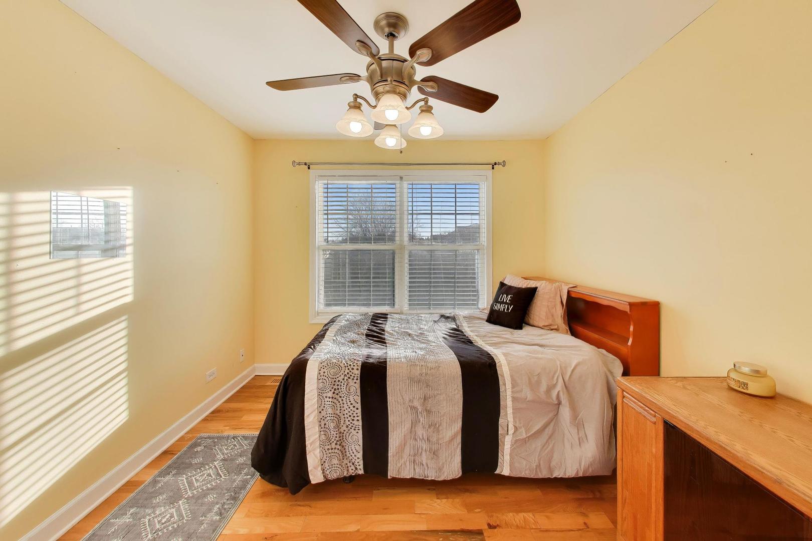1422 Welland Court #1422, Roselle, IL 60172