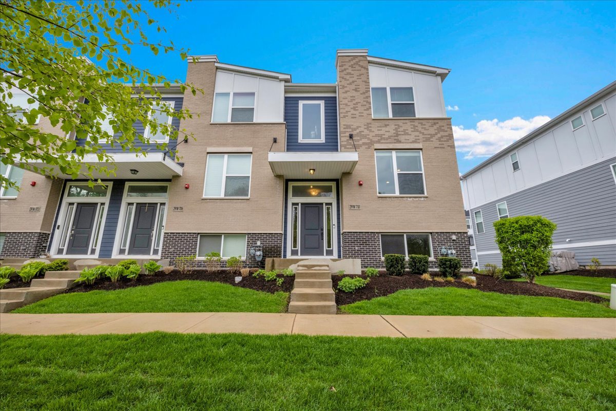 29w710 Cambridge Court, Warrenville, IL 60555