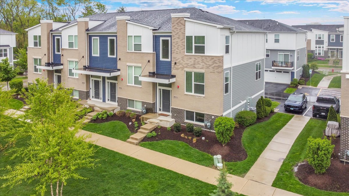 29w710 Cambridge Court, Warrenville, IL 60555
