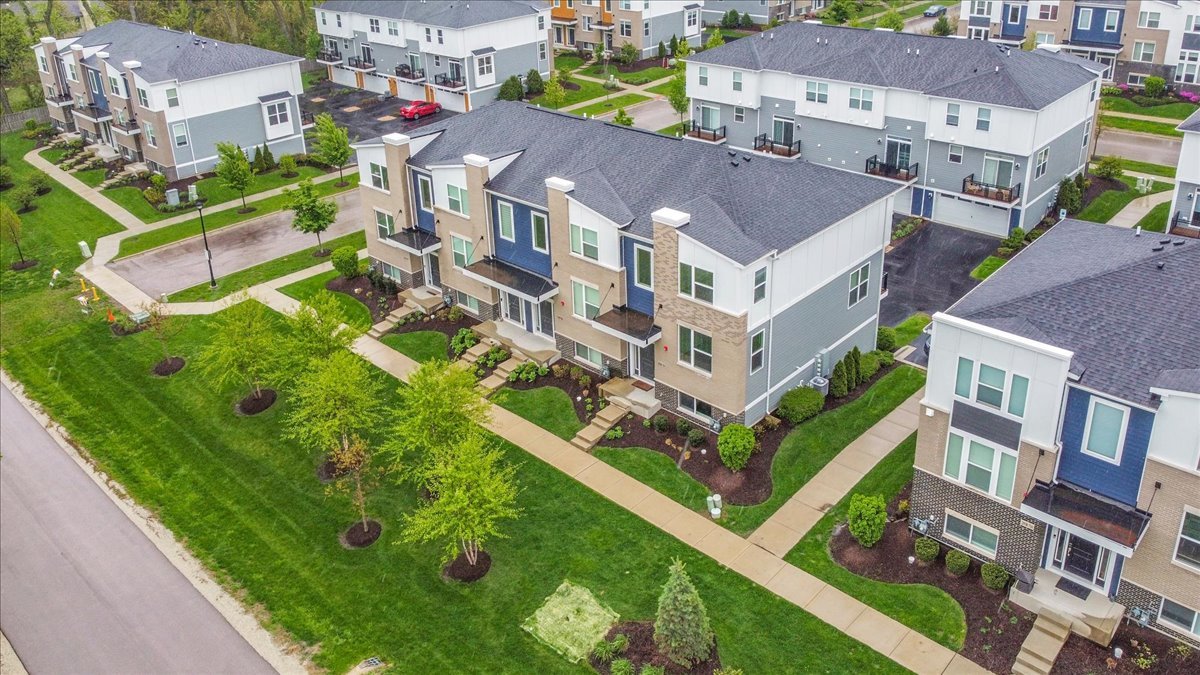 29w710 Cambridge Court, Warrenville, IL 60555