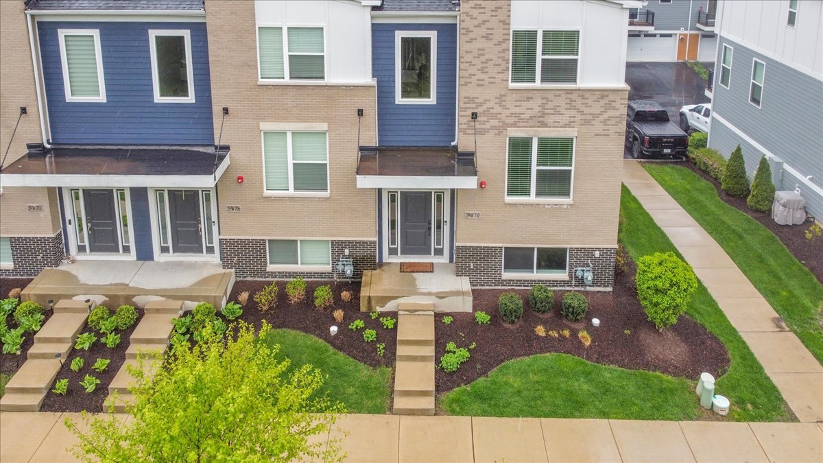 29w710 Cambridge Court, Warrenville, IL 60555