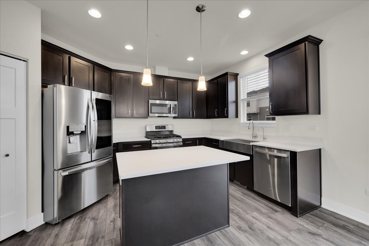 29w710 Cambridge Court, Warrenville, IL 60555