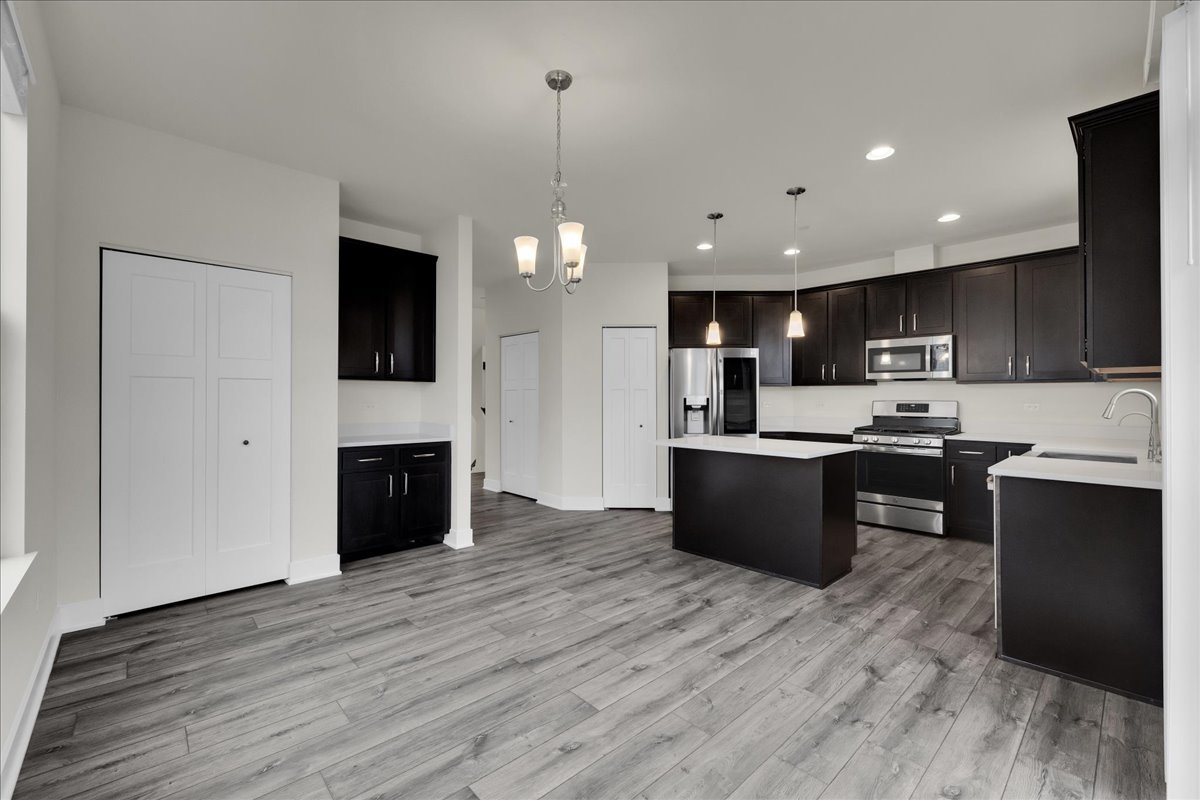 29w710 Cambridge Court, Warrenville, IL 60555