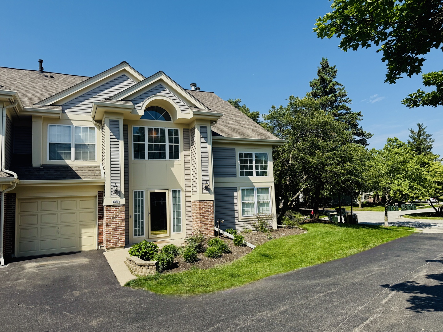 603 Stone Brook Court, Elk Grove Village, IL 60007