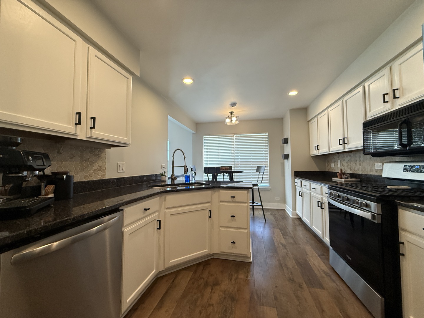 603 Stone Brook Court, Elk Grove Village, IL 60007