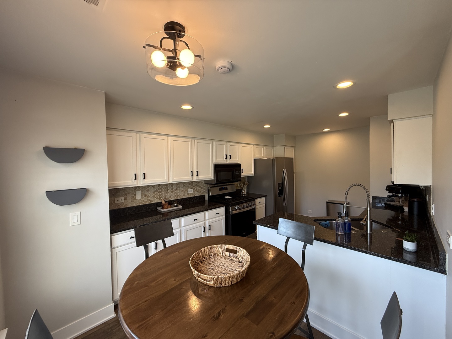 603 Stone Brook Court, Elk Grove Village, IL 60007