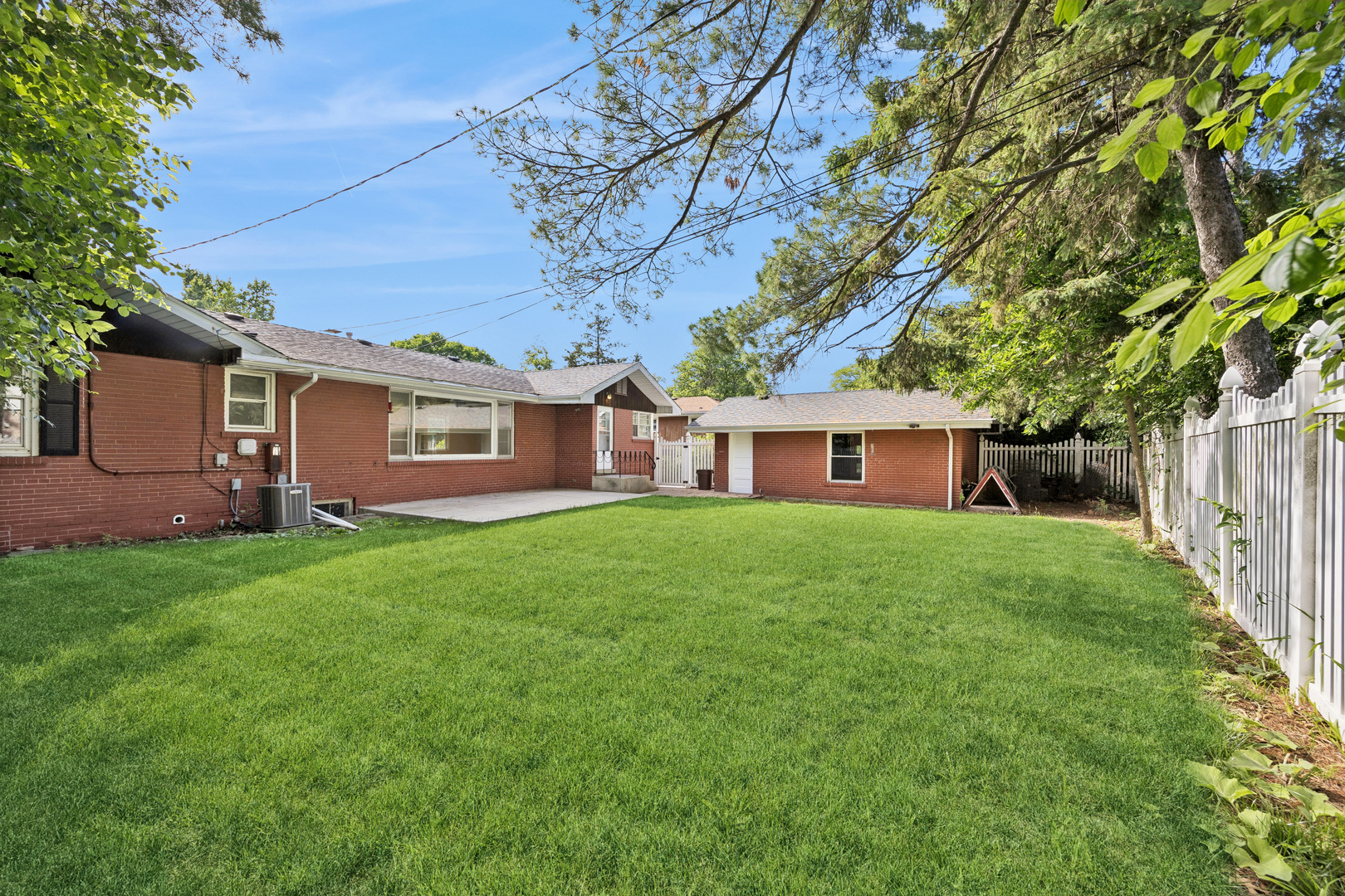 629 Dundee Avenue, Flossmoor, IL 60422