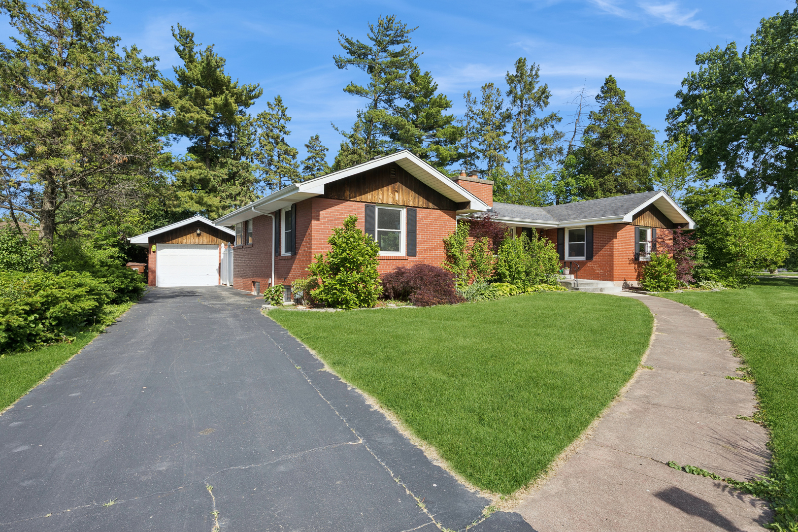 629 Dundee Avenue, Flossmoor, IL 60422