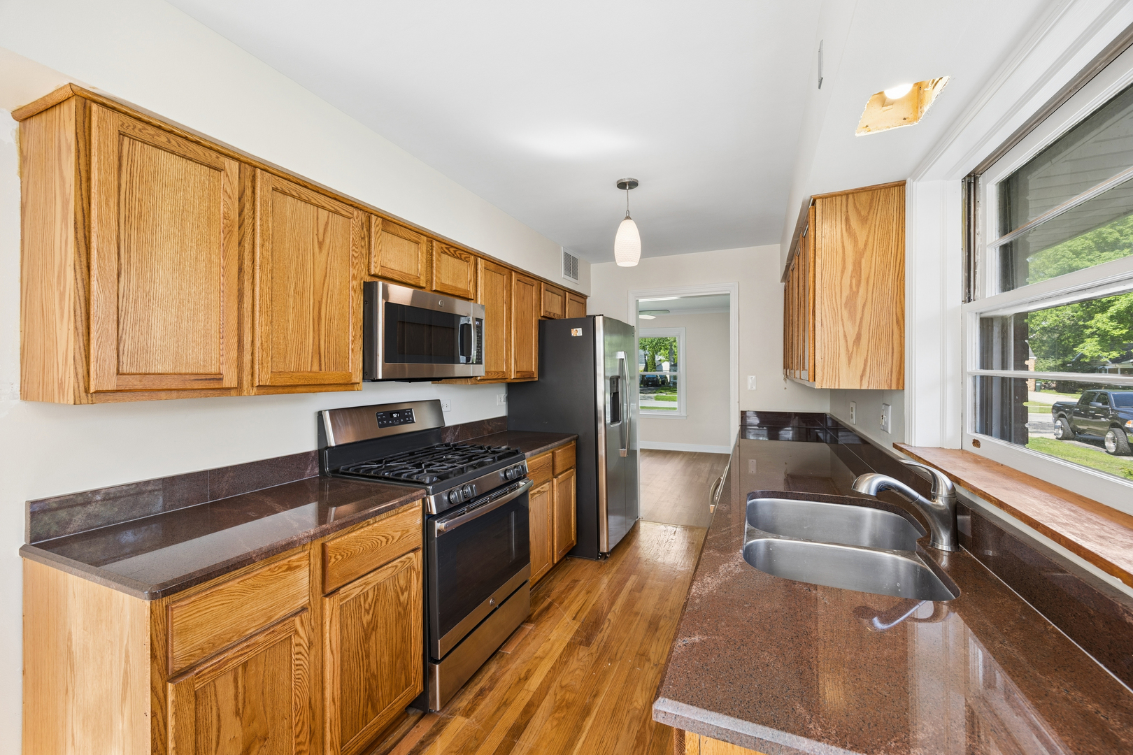 629 Dundee Avenue, Flossmoor, IL 60422