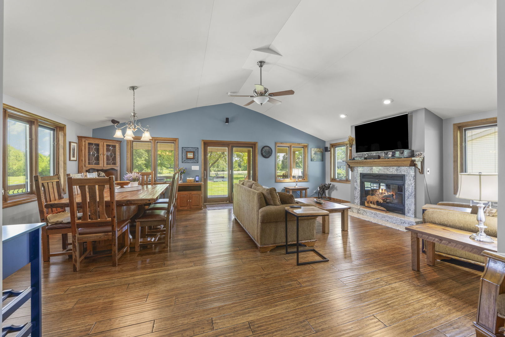 11S699 Schillinger Drive, Naperville, IL 60564