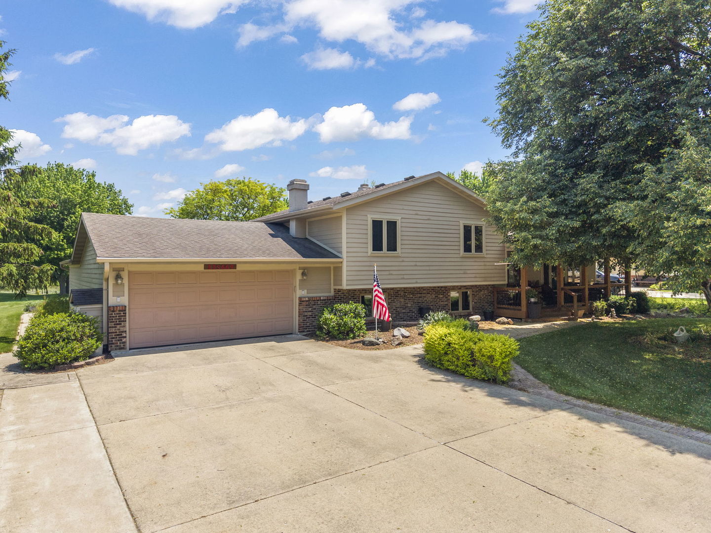 11S699 Schillinger Drive, Naperville, IL 60564