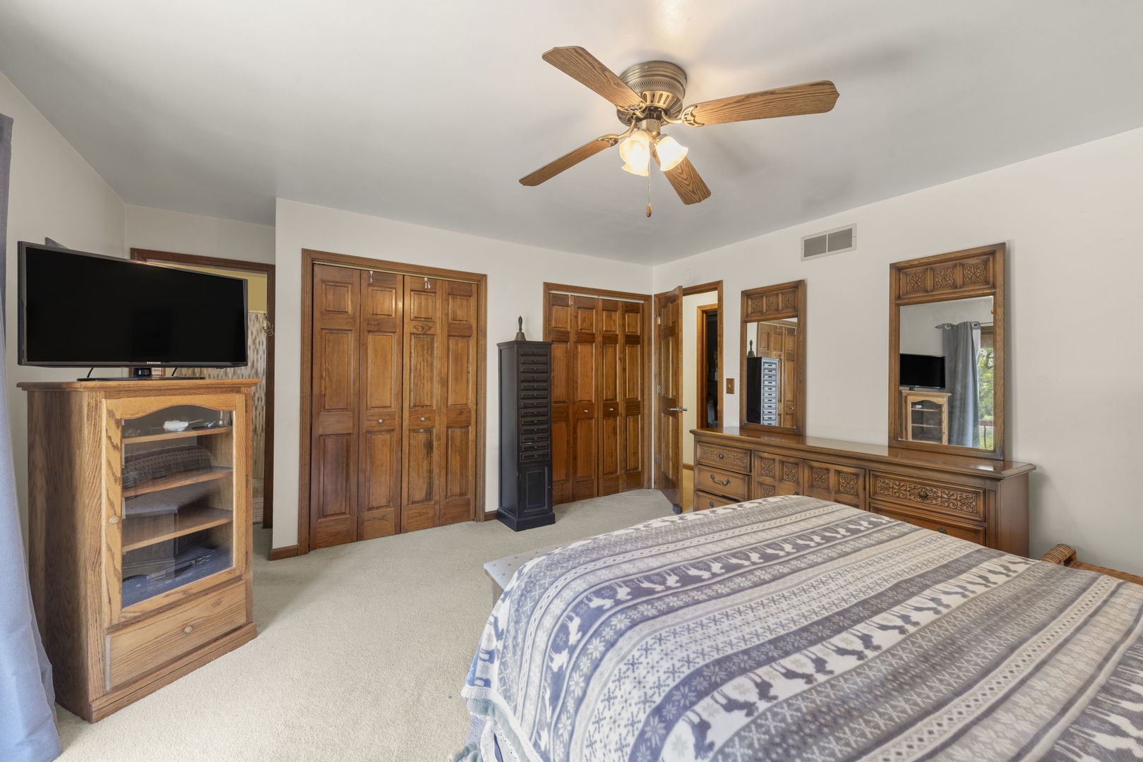 11S699 Schillinger Drive, Naperville, IL 60564