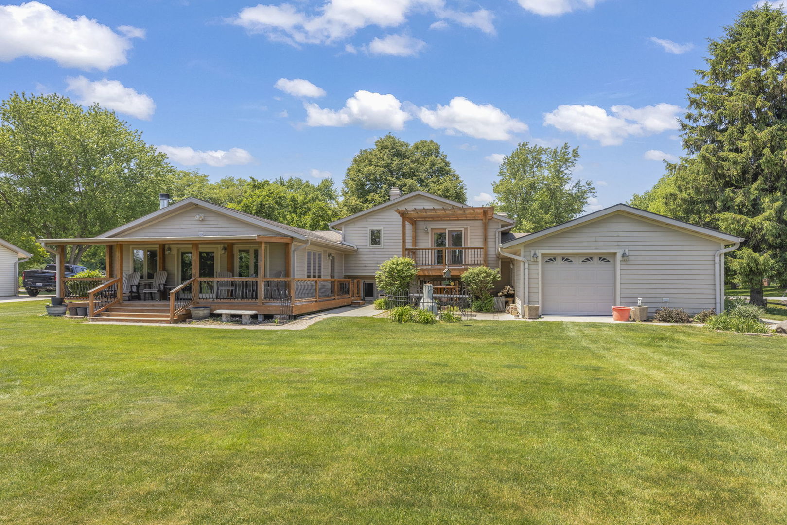 11S699 Schillinger Drive, Naperville, IL 60564