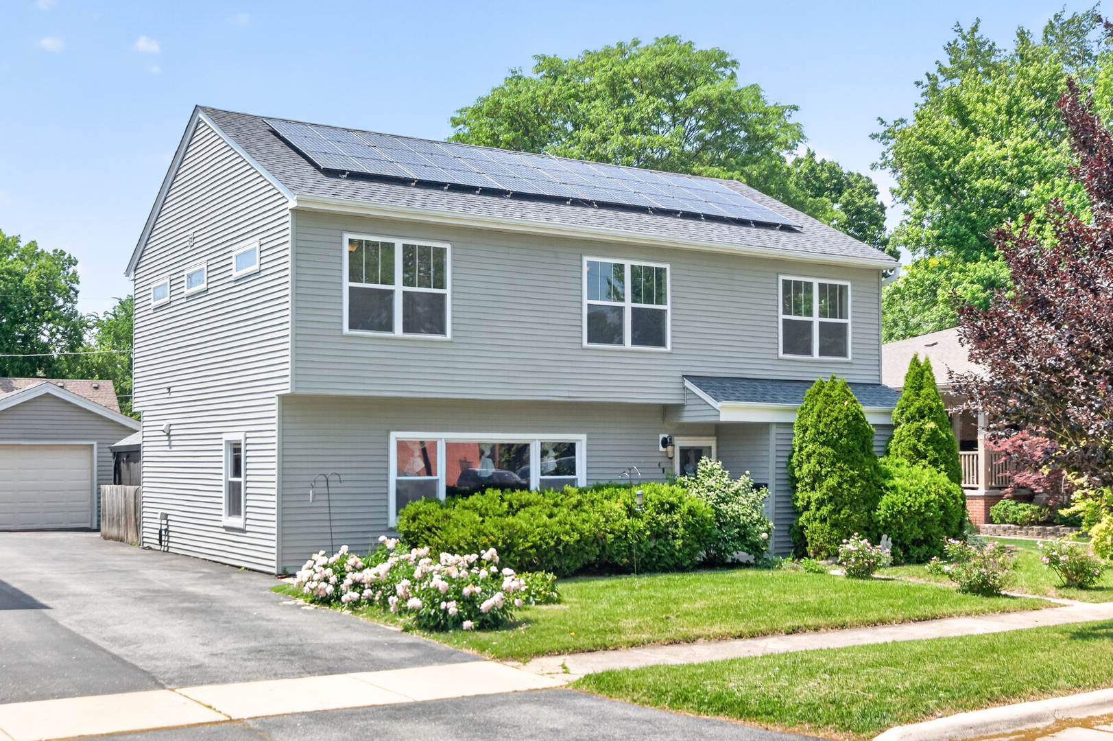 402 S Ahrens Avenue, Lombard, IL 60148