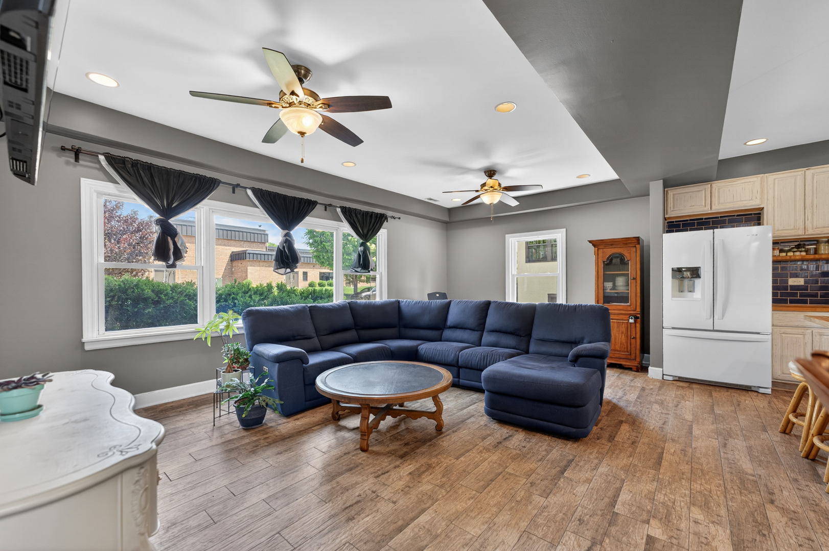 402 S Ahrens Avenue, Lombard, IL 60148