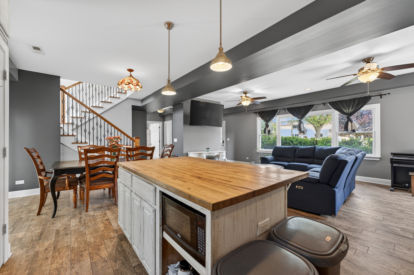 402 S Ahrens Avenue, Lombard, IL 60148