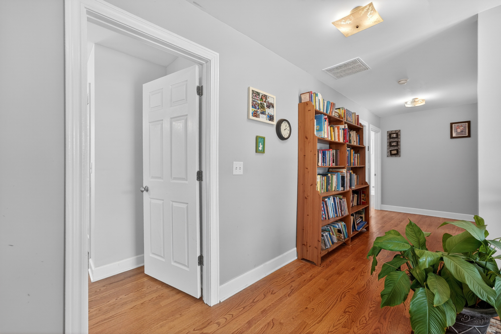 402 S Ahrens Avenue, Lombard, IL 60148