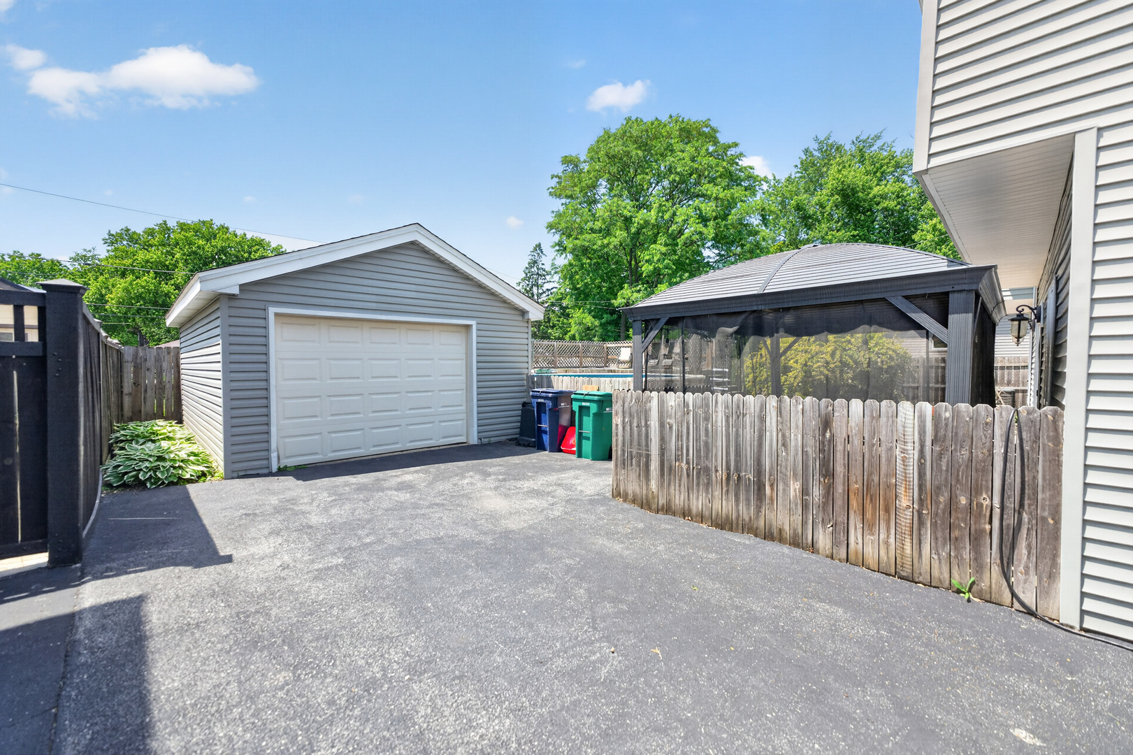 402 S Ahrens Avenue, Lombard, IL 60148