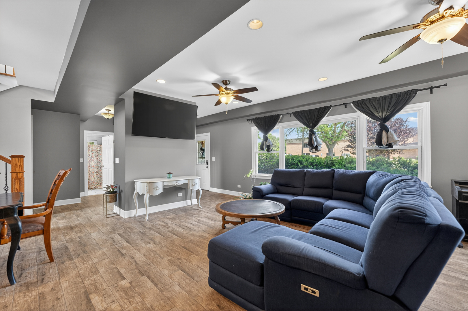 402 S Ahrens Avenue, Lombard, IL 60148